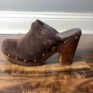 UGG BROWN Suede Slip on Mules Size 7M